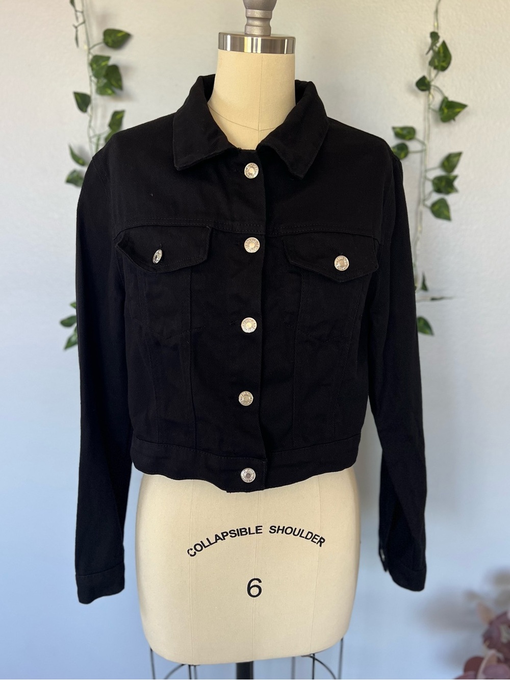 SHEIN Black Cropped Button-Front Denim Jacket
